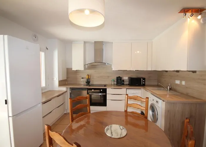 Agreable Maison De Climatisee, 2 Pour 5 Couchages, Securisee Avec Piscine Commune Le Clos De Socorro, 800m De La Lrcs95 Villa