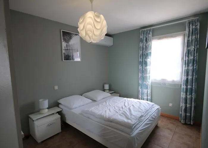 Agreable Maison De Climatisee, 2 Pour 5 Couchages, Securisee Avec Piscine Commune Le Clos De Socorro, 800m De La Lrcs95 * Portiragnes