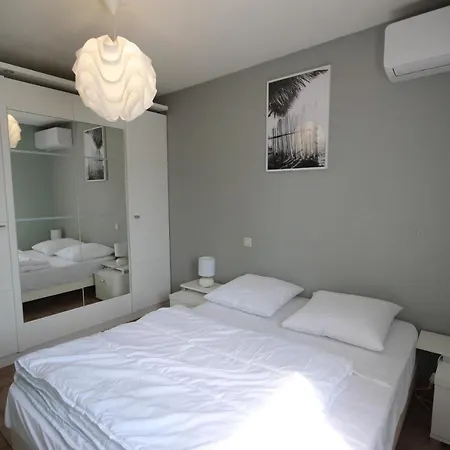 Agreable Maison De Climatisee, 2 Pour 5 Couchages, Securisee Avec Piscine Commune Le Clos De Socorro, 800m De La Lrcs95 * Portiragnes