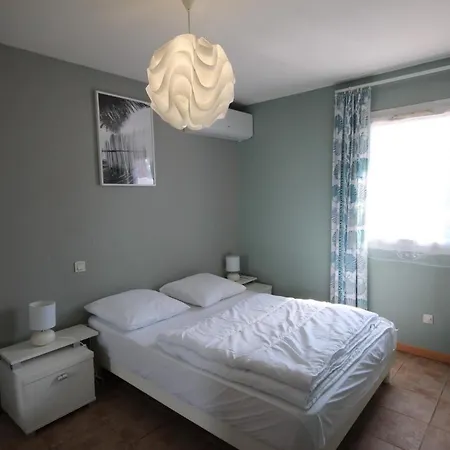 Agreable Maison De Climatisee, 2 Pour 5 Couchages, Securisee Avec Piscine Commune Le Clos De Socorro, 800m De La Lrcs95 * Portiragnes